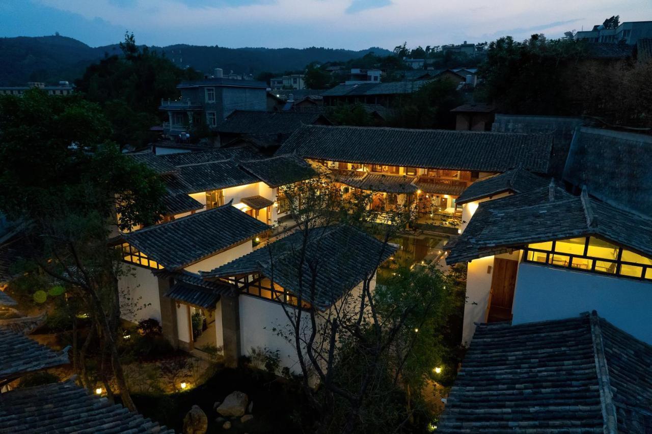 Yuanyan Heyuan Homestay Куньмин Экстерьер фото